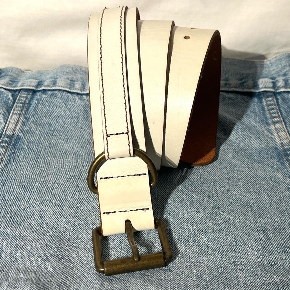 Vintage Y2K GAP Women's Large Genuine Leather Wide Distressed Buckle Belt White